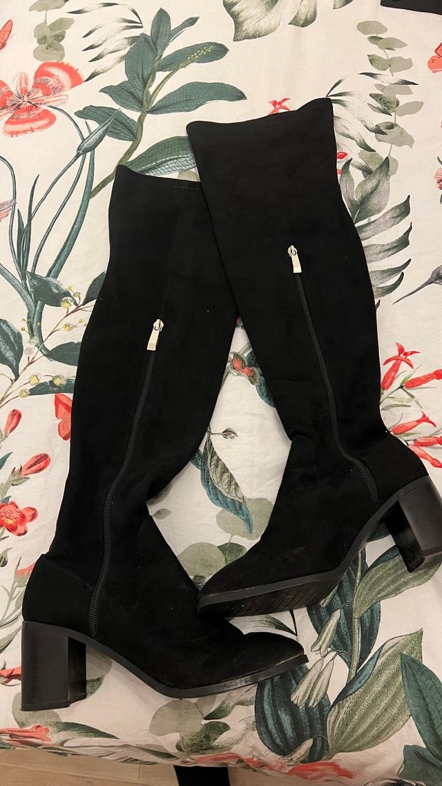 Botas altas de ante negras