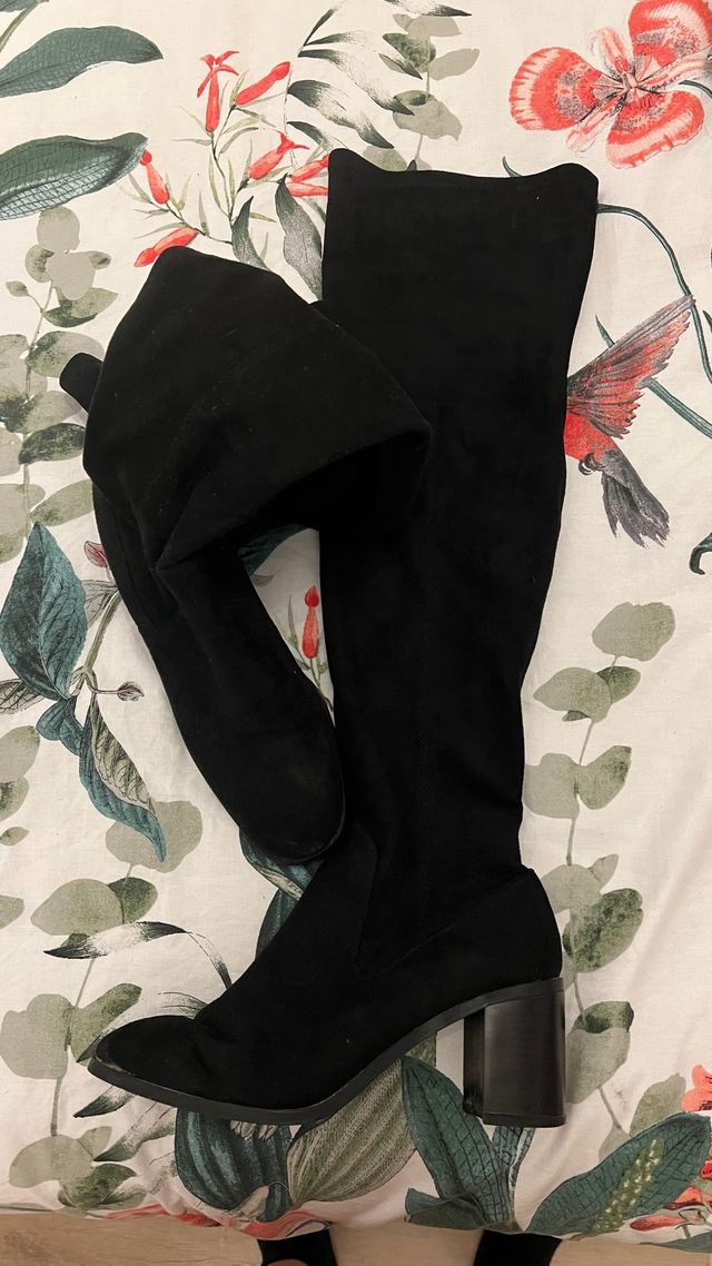 Botas altas de ante negras