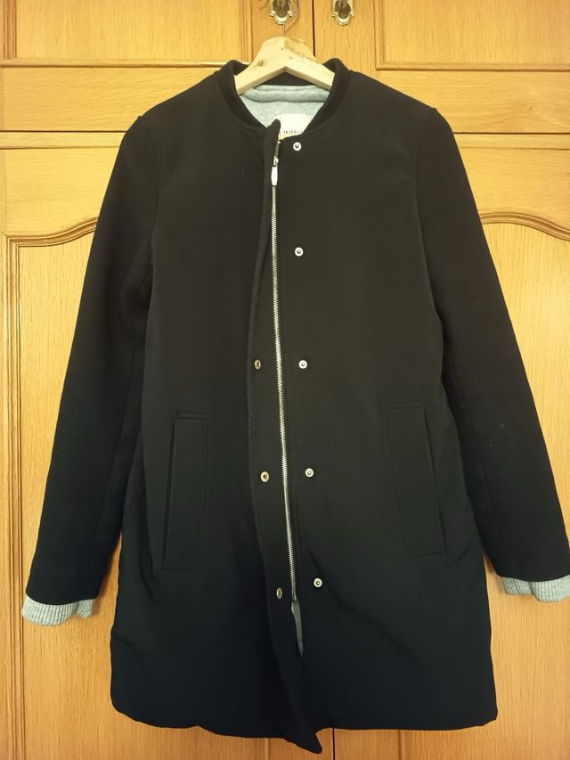 Abrigo negro Zara