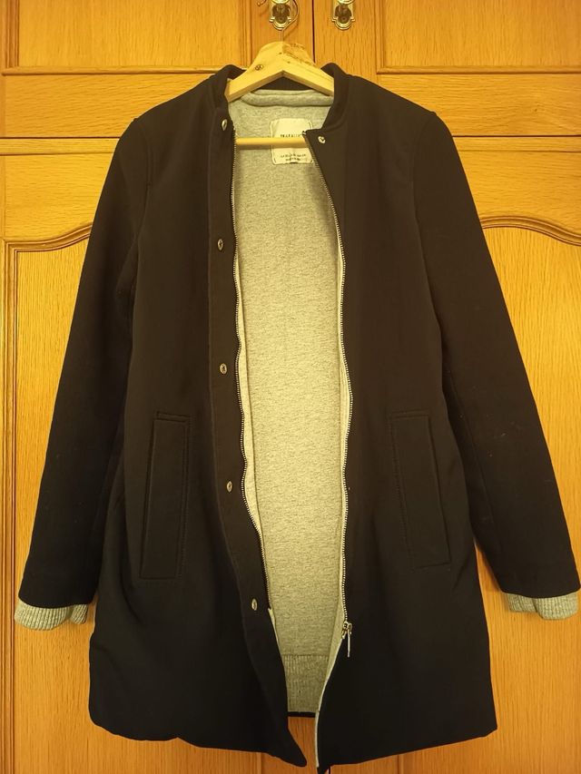 Abrigo negro Zara