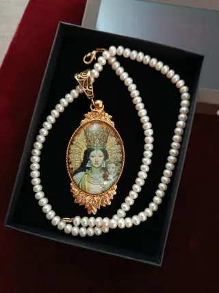 Collar de perlas naturales virgen Desamparados