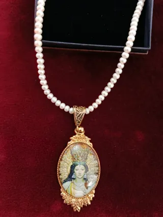 Collar de perlas naturales virgen Desamparados