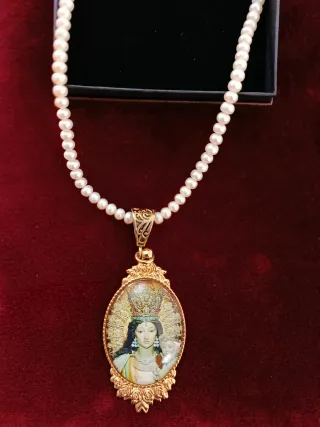 Collar de perlas naturales virgen Desamparados