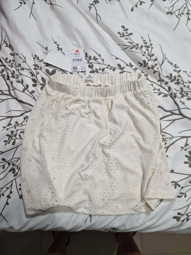Falda niña blanca bordada