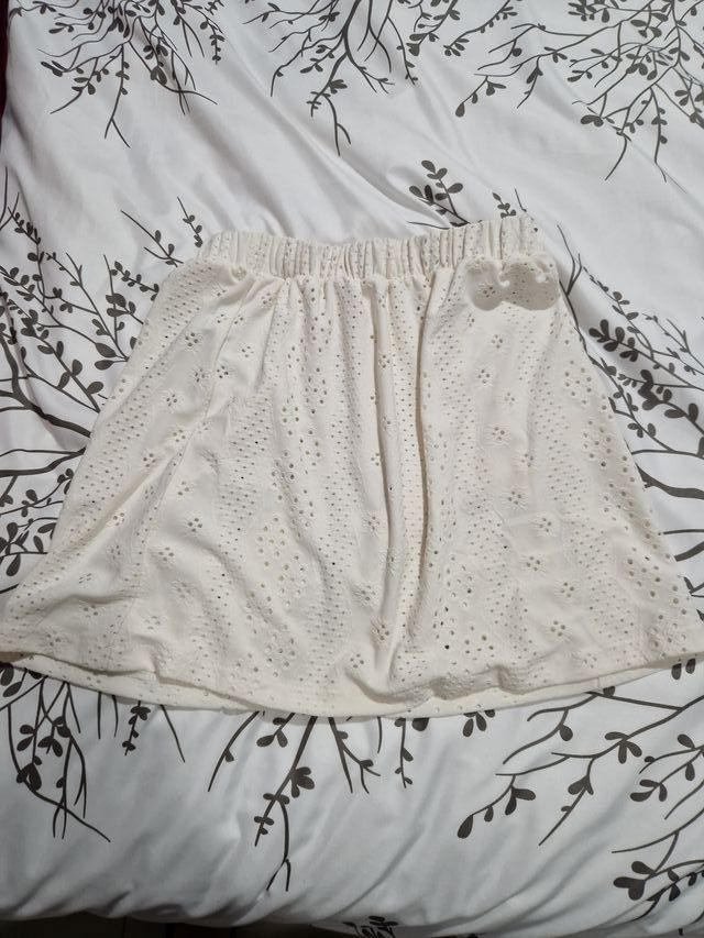 Falda niña blanca bordada