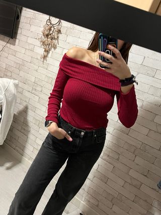 Jersey Stradivarius hombros descubiertos rojo