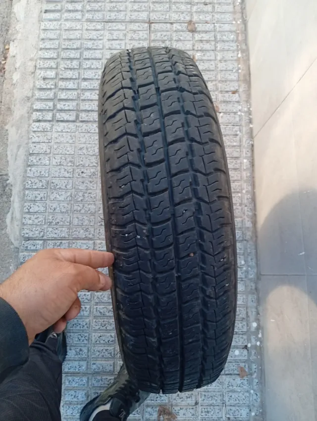 Neumático 185 75 16 dos neumáticos