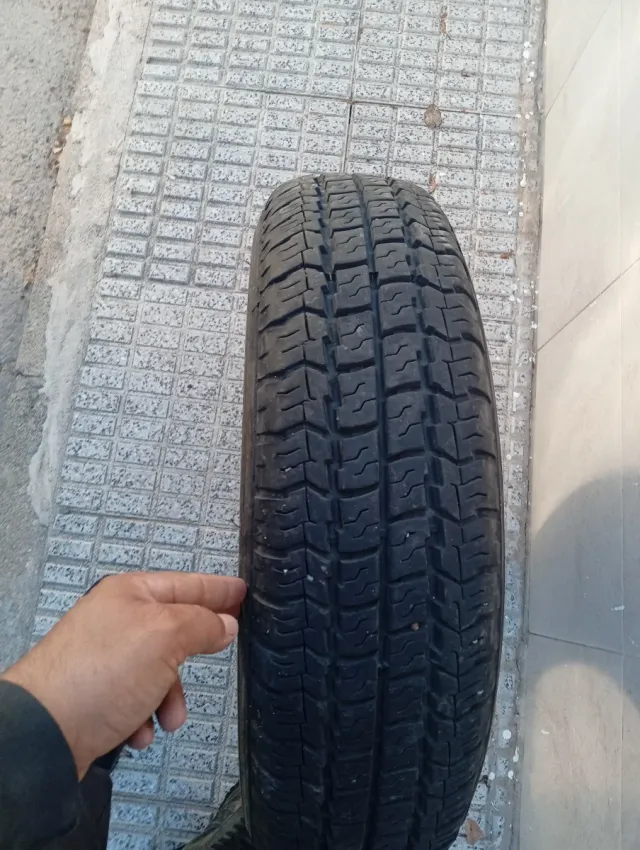 Neumático 185 75 16 dos neumáticos