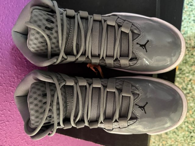 Jordan Max Aura Gris y Blanco