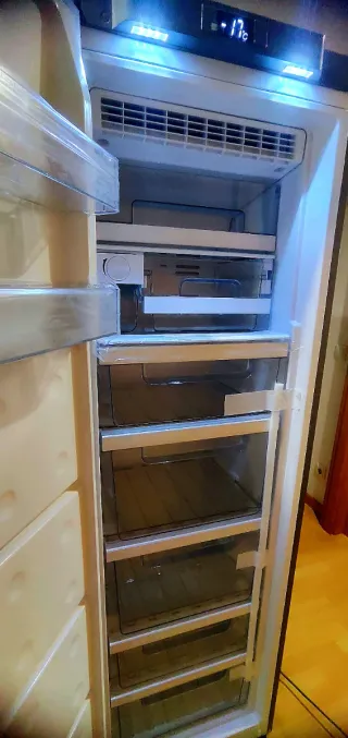 Congelador Vertical Teka TGF390 NF