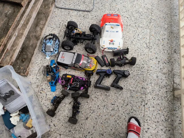 Vendo 2 coches de gasolina y un coche eléctrico