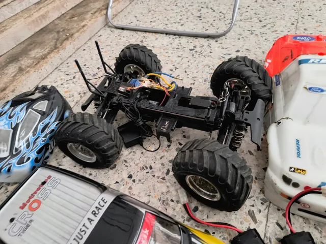 Vendo 2 coches de gasolina y un coche eléctrico