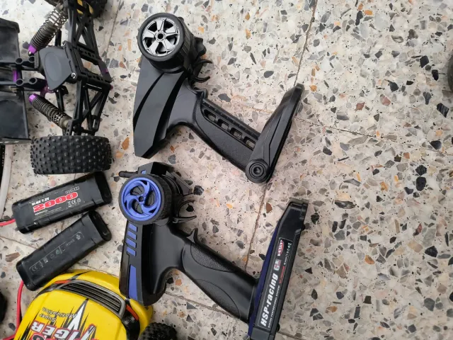 Vendo 2 coches de gasolina y un coche eléctrico