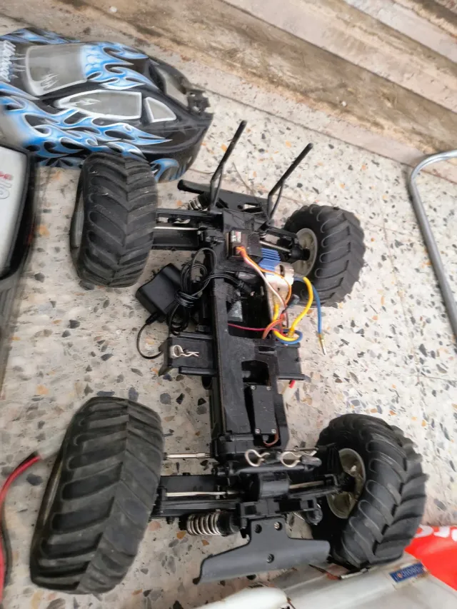 Vendo 2 coches de gasolina y un coche eléctrico