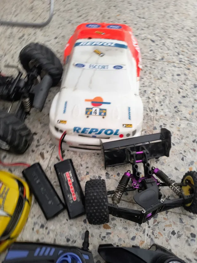 Vendo 2 coches de gasolina y un coche eléctrico