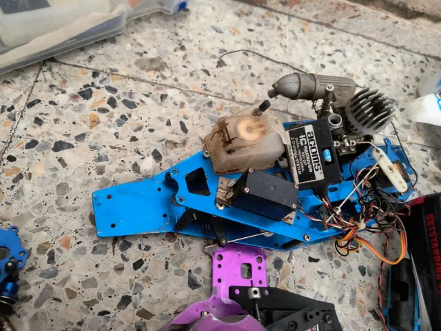 Vendo 2 coches de gasolina y un coche eléctrico