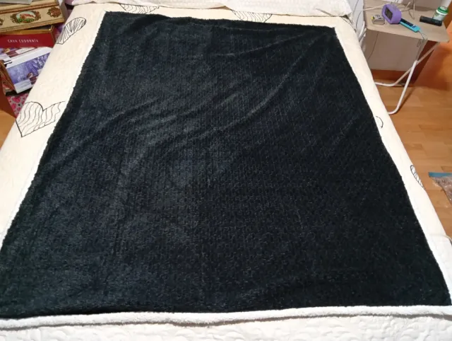 Manta sofá sillón negra fleece