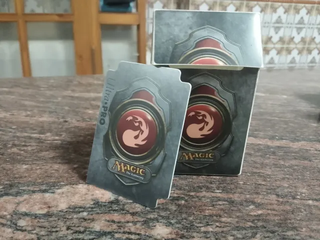 150 Cartas Yu-Gi-Oh! Aleatorias + deck box + lata