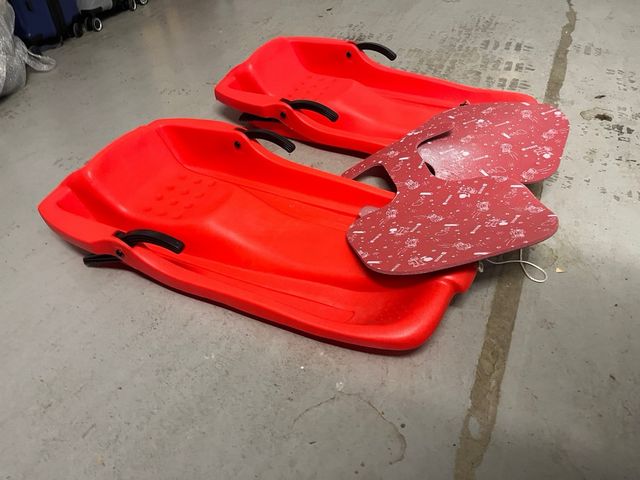 Slitte da neve rosse