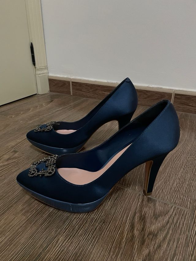 Zapatos de fiesta azul con pedrería