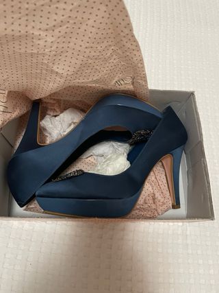 Zapatos de fiesta azul con pedrería