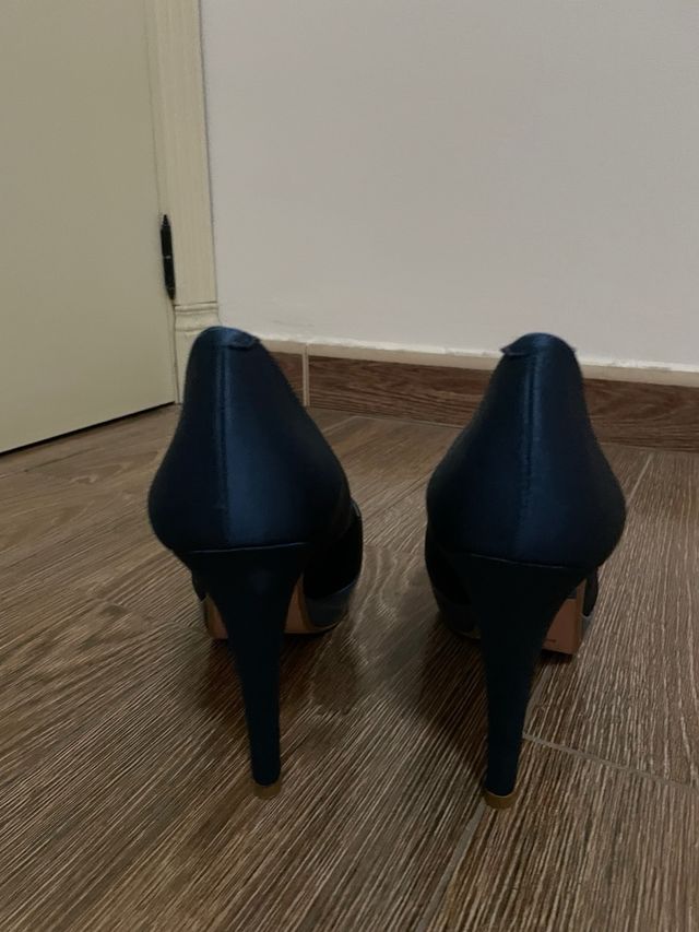 Zapatos de fiesta azul con pedrería
