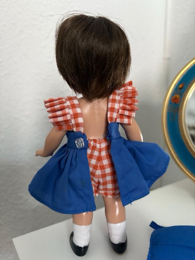 Muñeca Mariquita Pérez con caja y ropa