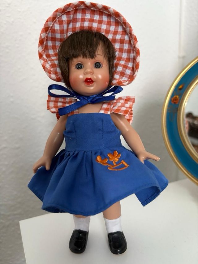 Muñeca Mariquita Pérez con caja y ropa