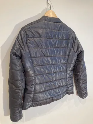 Chaqueta acolchada gris marca Terranova