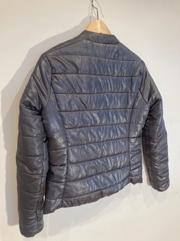 Chaqueta acolchada gris marca Terranova