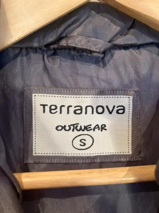 Chaqueta acolchada gris marca Terranova