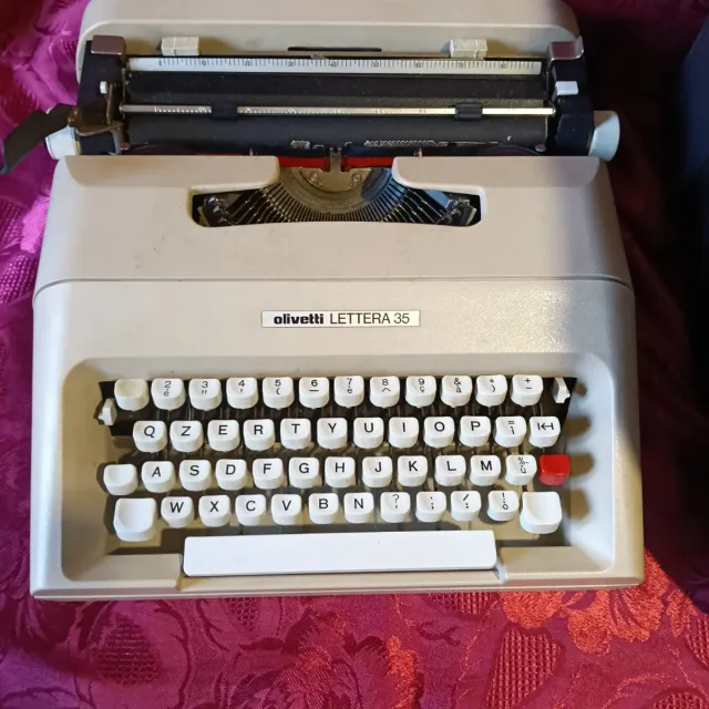 Macchina da scrivere Olivetti Lettera 35