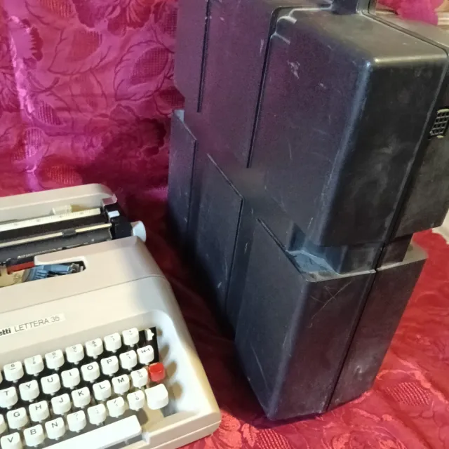 Macchina da scrivere Olivetti Lettera 35