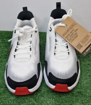 Hermosas zapatillas Nike Air Nova Unisex Talla 38.