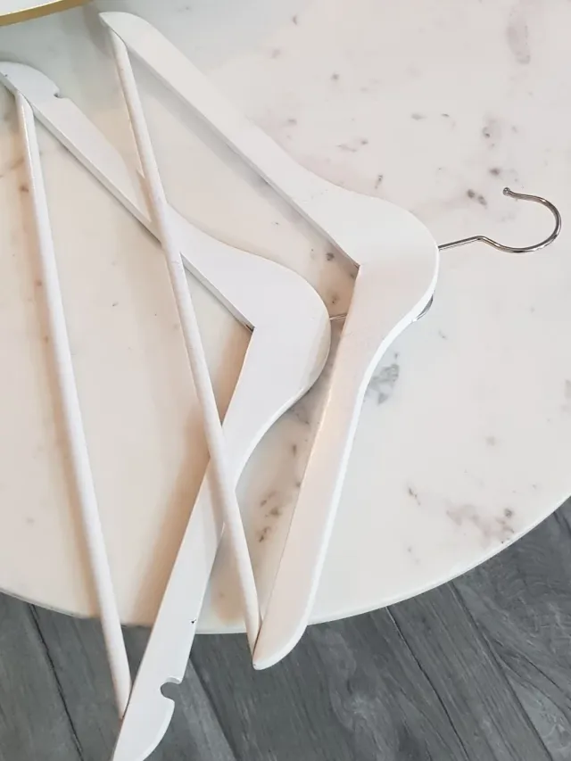 Perchas de madera blancas (Set de 10)