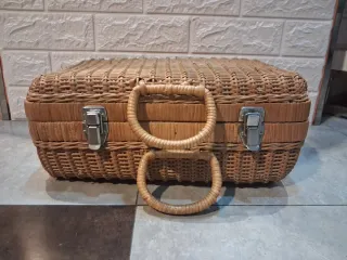 Maleta de mimbre vintage con cierres