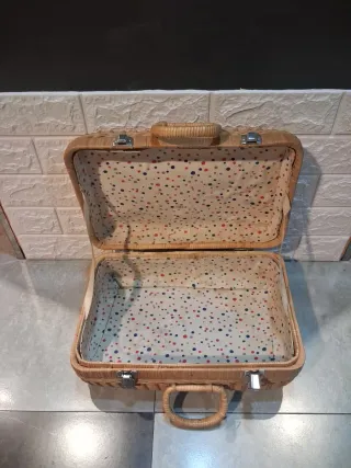 Maleta de mimbre vintage con cierres