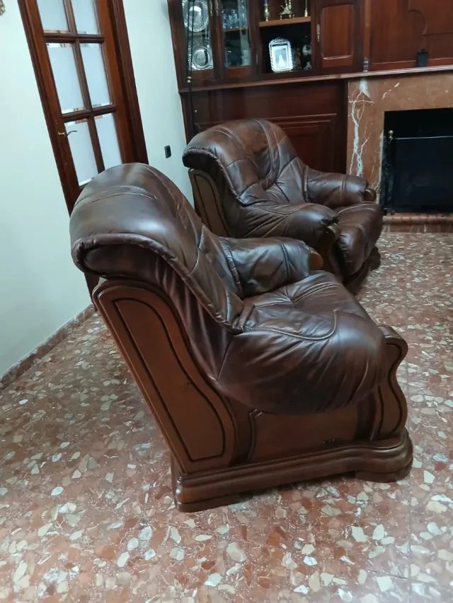 Sofá de piel y 2 sillones individuales