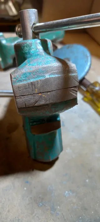 Herramientas Joyería: mordaza tornillo y Taladro