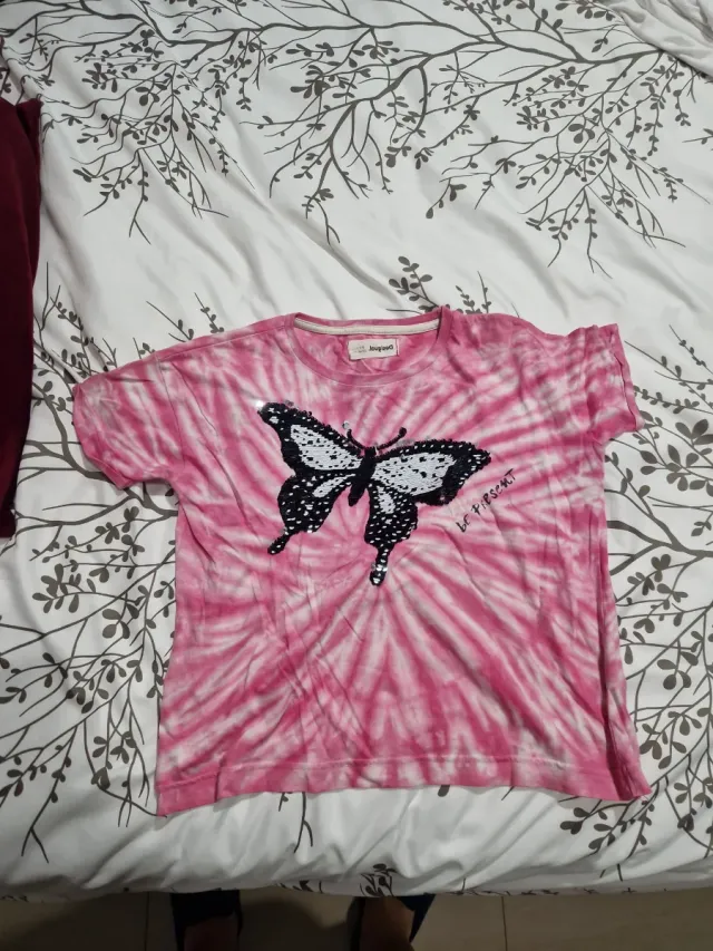 Camiseta Guess niña mariposa lentejuelas