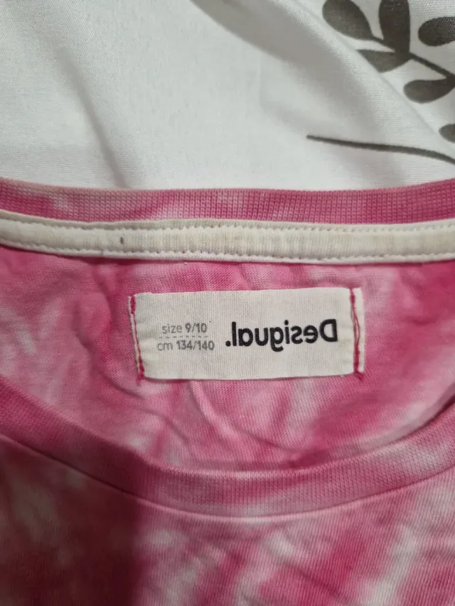 Camiseta Guess niña mariposa lentejuelas