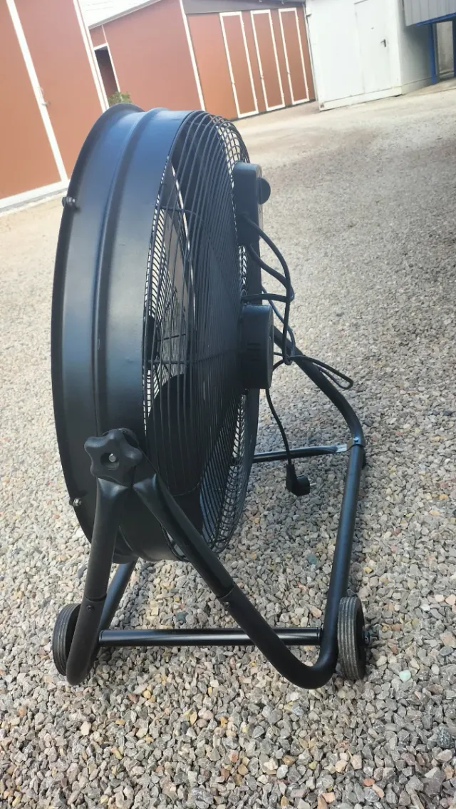 Ventilador industrial negro