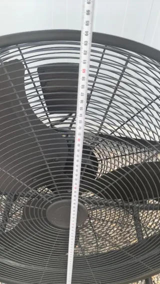 Ventilador industrial negro