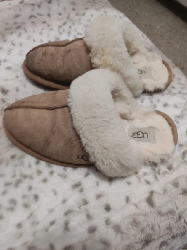Zapatillas UGG Beige y Marrón