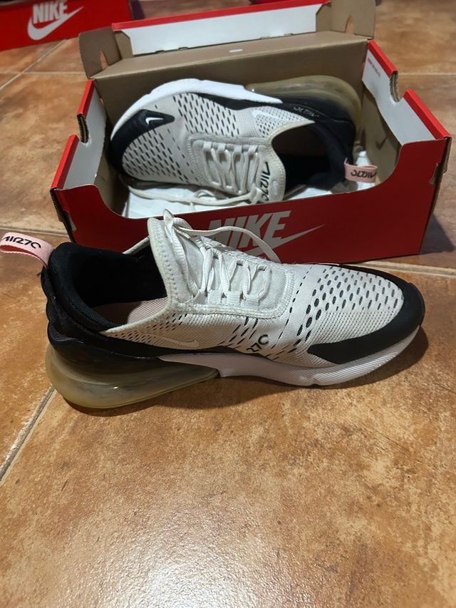 Nike Air Max 270 Blancas y Negras