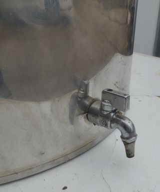 Depósito Acero Inox 100L con Grifo
