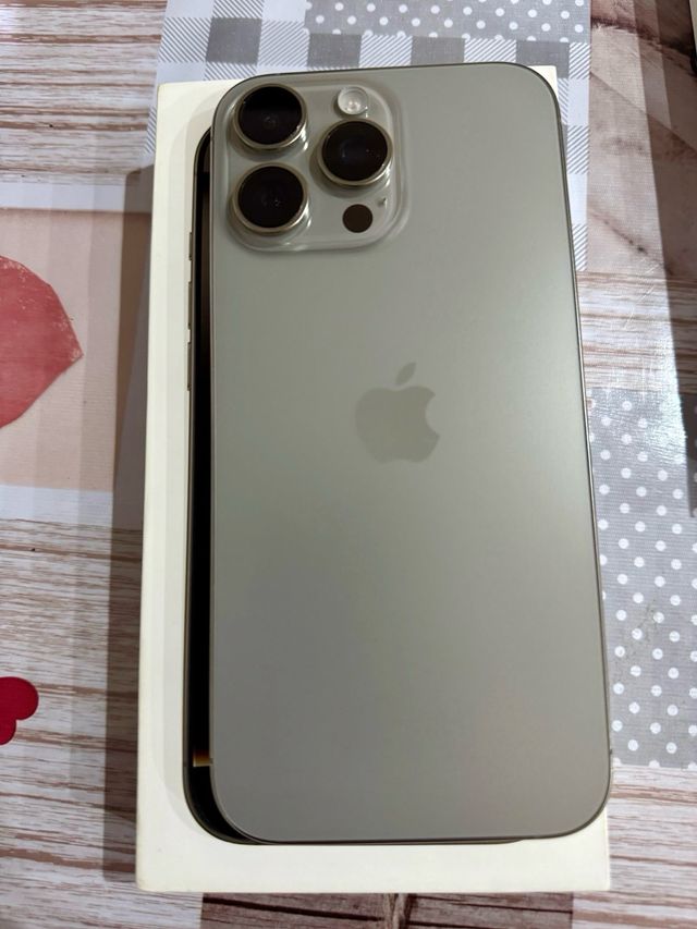 iPhone 16 Pro Max Titanio Natural