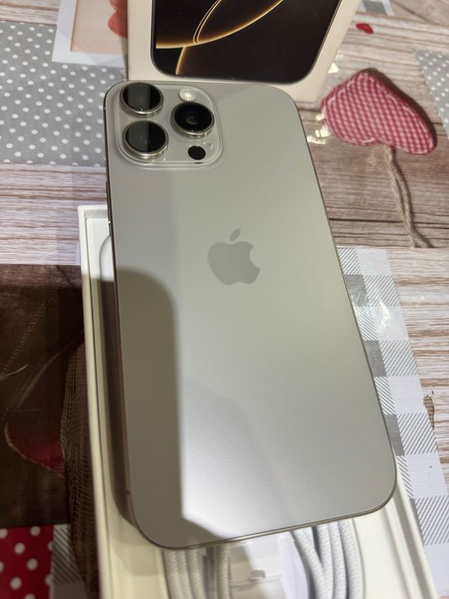 iPhone 16 Pro Max Titanio Natural