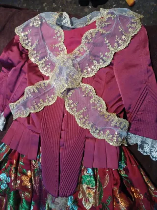 Traje de Fallera granate y Dorado.