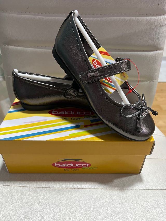 Merceditas Balducci Talla 29 Nuevas gris plomo